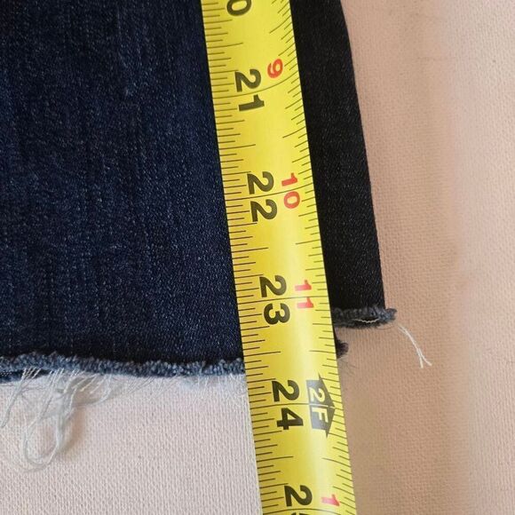 Charlie Women's Low Rise Raw Hem Dark Wash Denim Crop Jeans Blue Size 14 - Picture 10 of 11